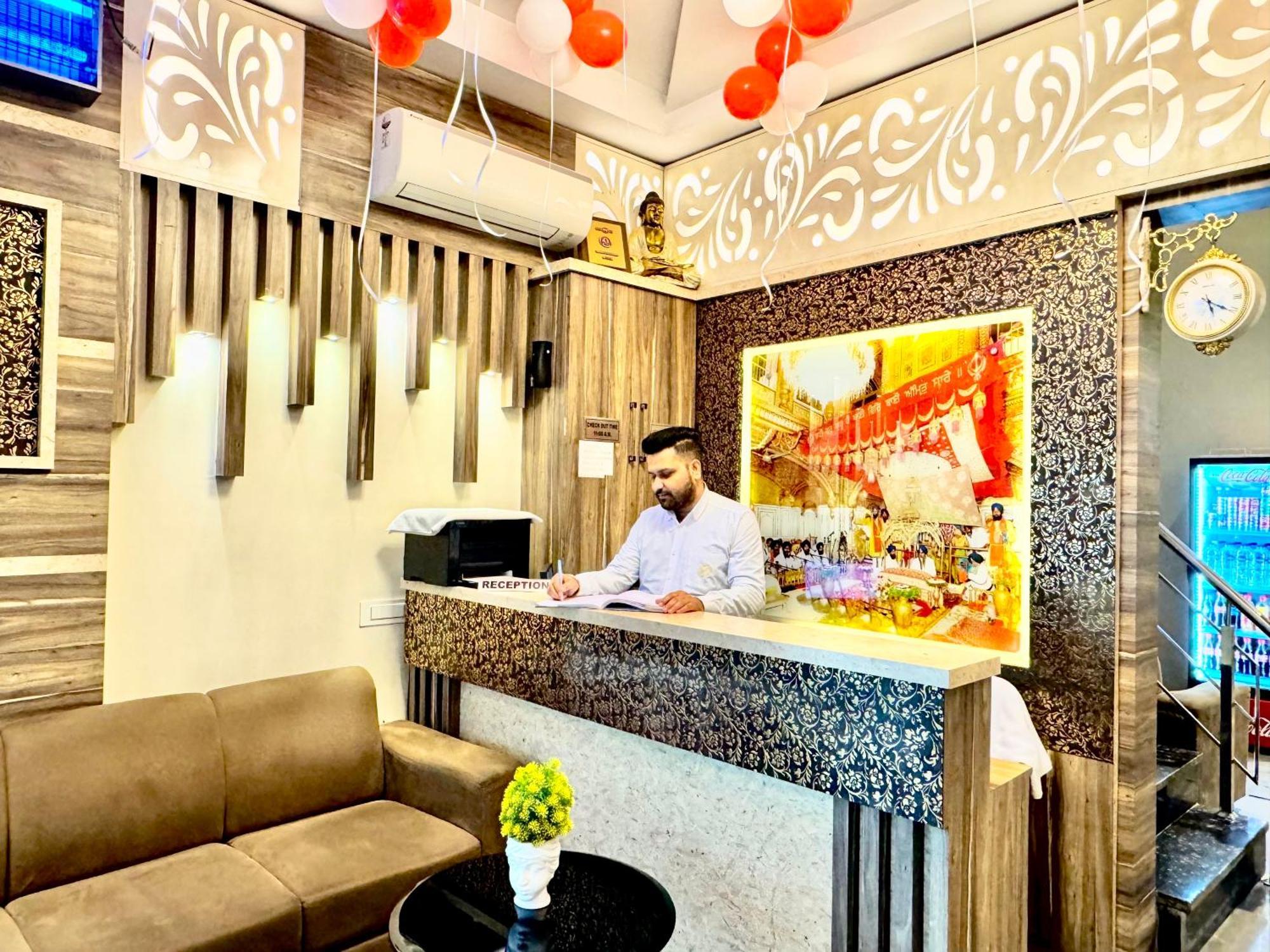 Hotel Heaven View - 50M From Golden Temple Amritsar Esterno foto