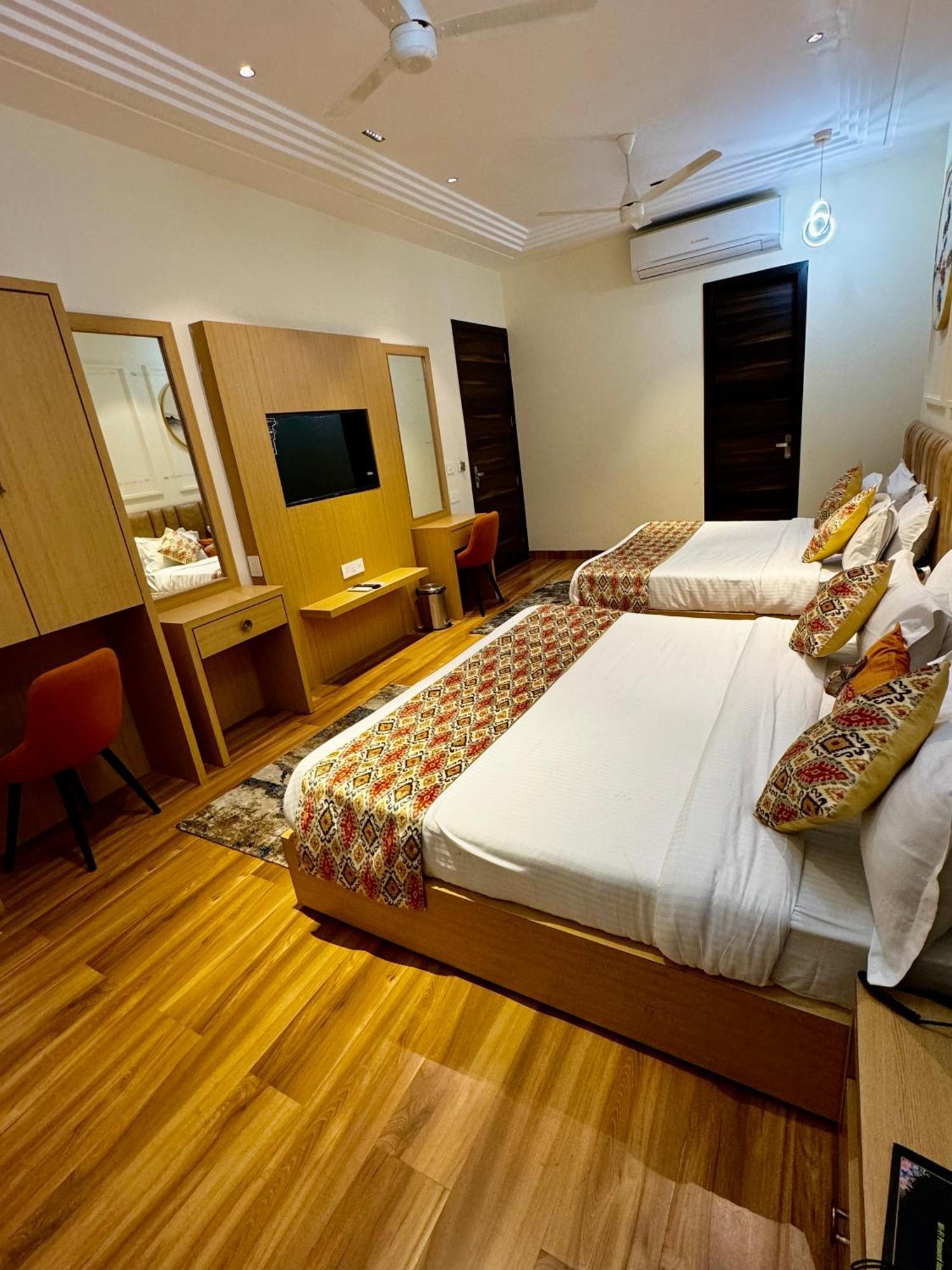 Hotel Heaven View - 50M From Golden Temple Amritsar Esterno foto
