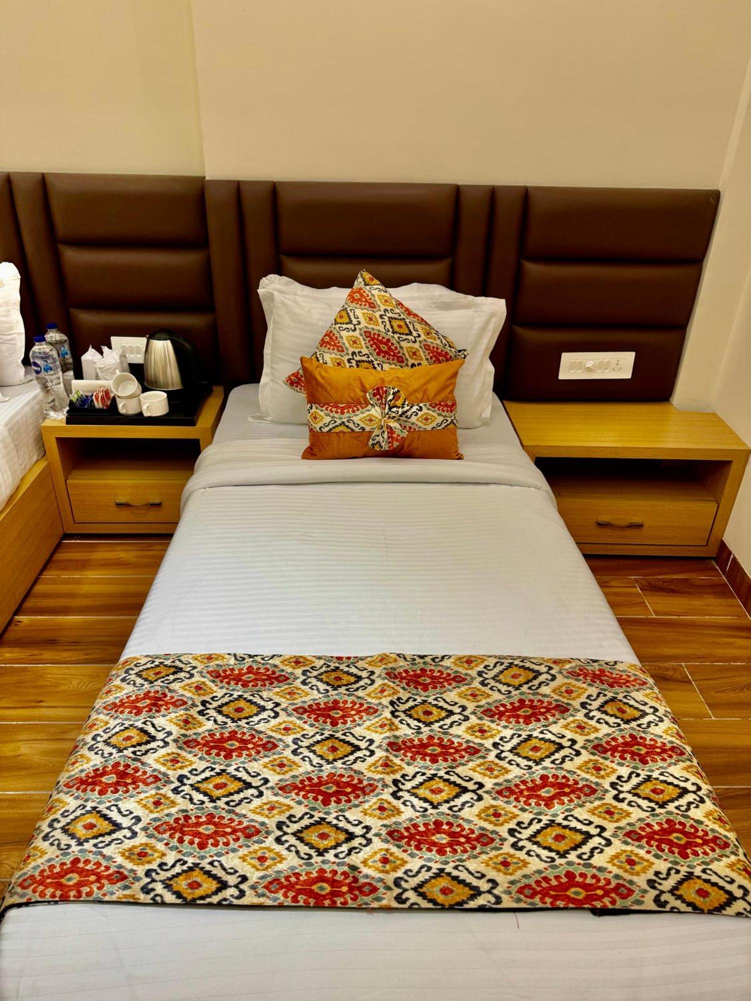 Hotel Heaven View - 50M From Golden Temple Amritsar Esterno foto