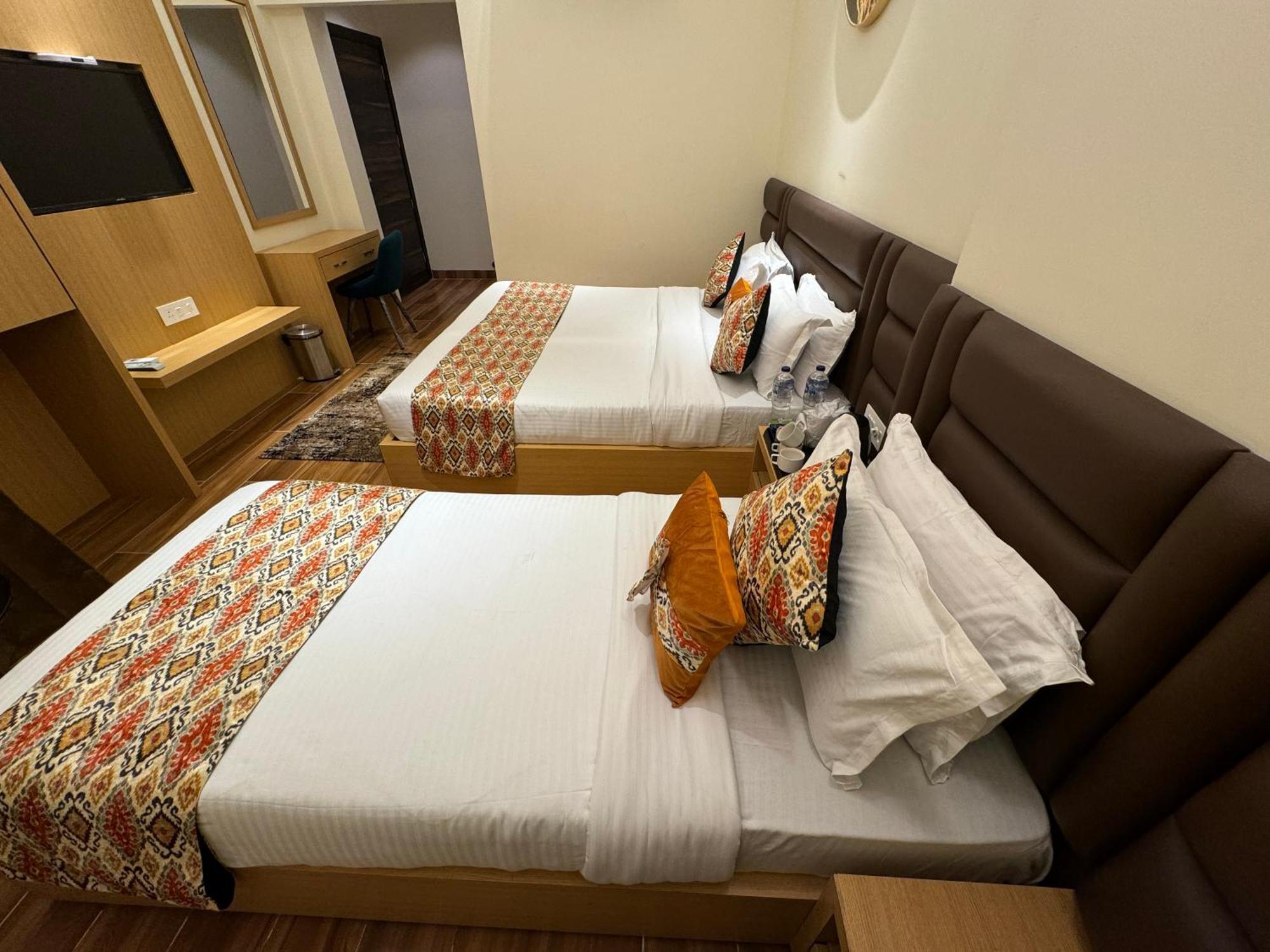 Hotel Heaven View - 50M From Golden Temple Amritsar Esterno foto