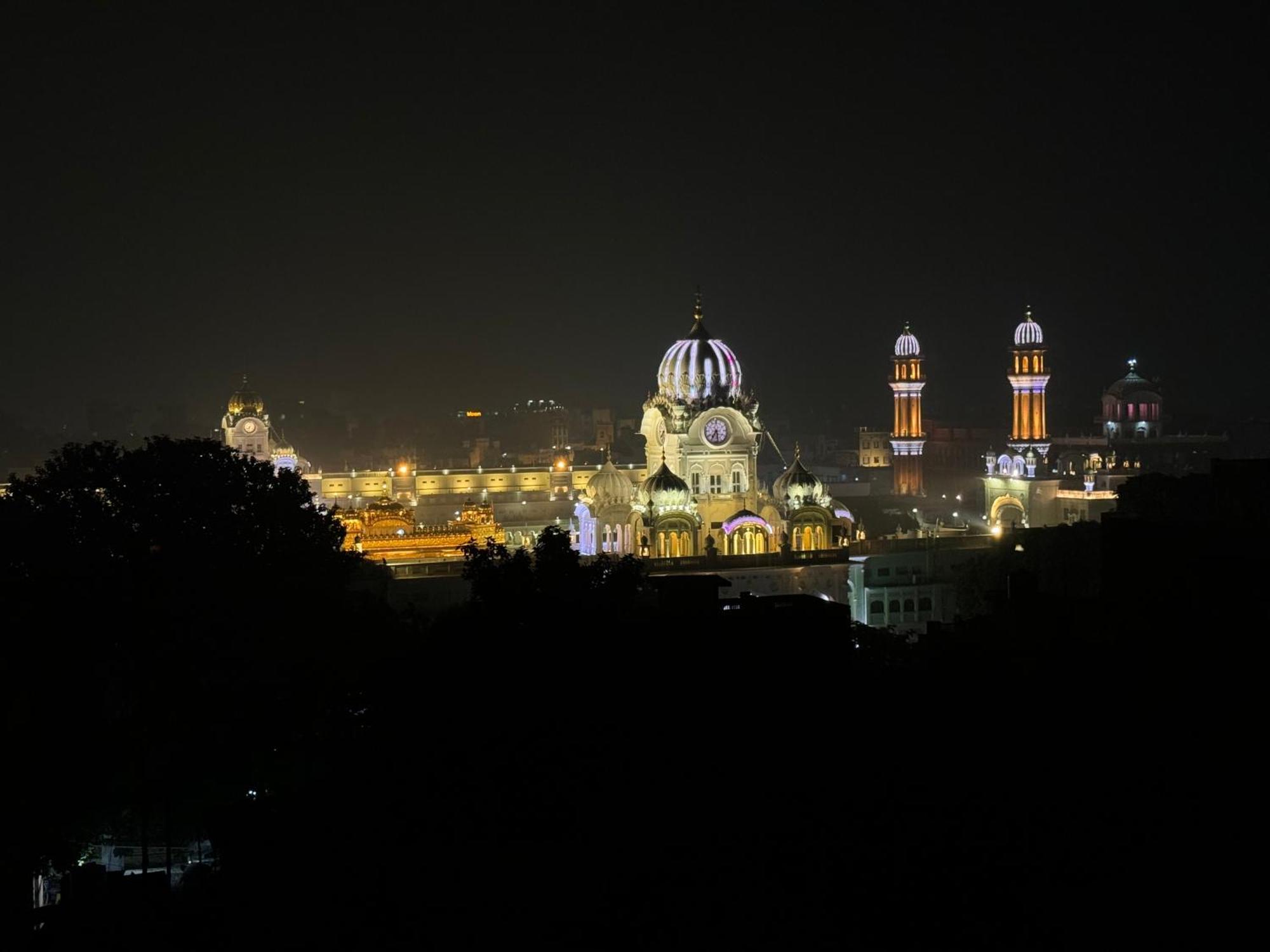 Hotel Heaven View - 50M From Golden Temple Amritsar Esterno foto